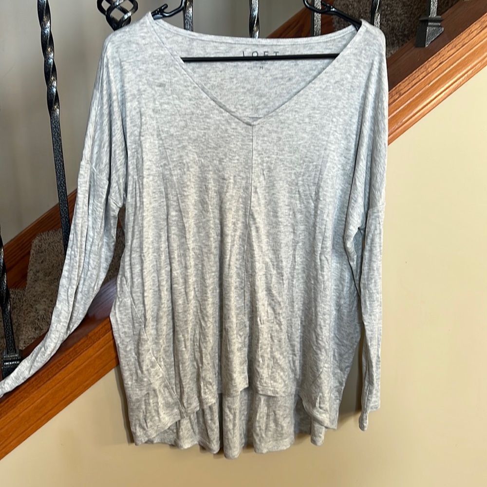 Ann Taylor loft V-neck size medium soft gray